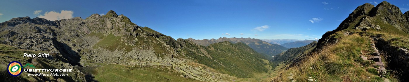 20 Passo del Verrobbio con le trincee e il laghetto e vista su Val Bomino.jpg